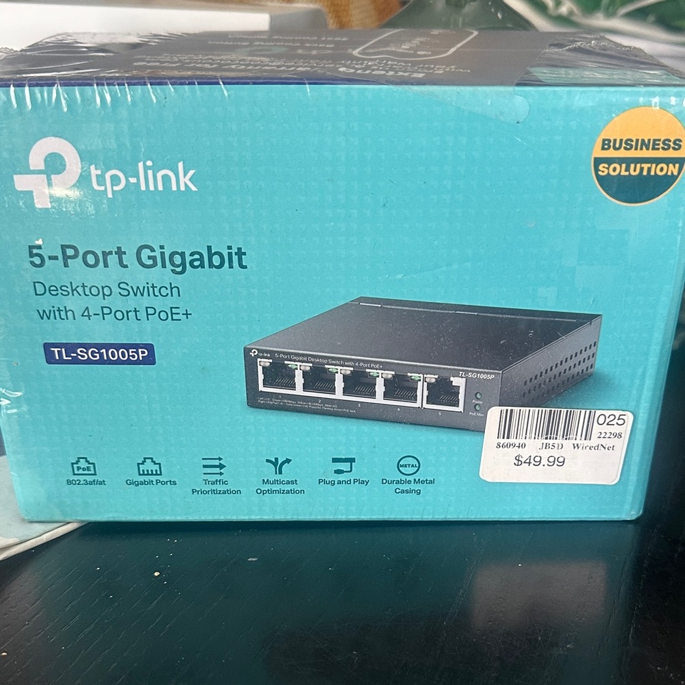 TP-Link 5-Port Gigabit Desktop Switch - Blue and Black